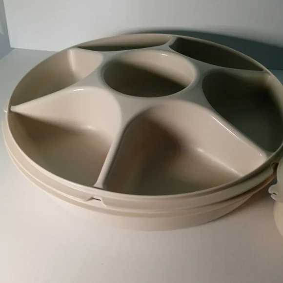 Vtg Tupperware Serving Dish with Cover and 6 Compartments plus Dip Bowl with Lid - Picture 6 of 12